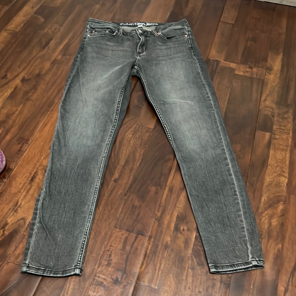 Womens Sz 29 Calvin Klein skinny. 28 in inseam.